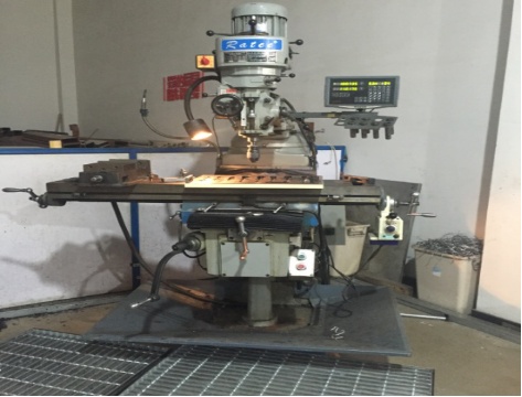 Digital readout milling machine